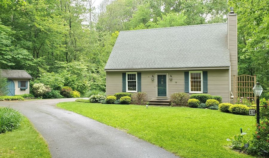 19 Oak Leaf Cir, Coventry, CT 06238 - 3 Beds, 2 Bath