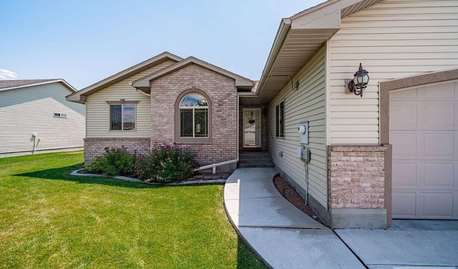 4937 S Vintage Ln, Ammon, ID 83406 - 5 Beds, 3 Bath