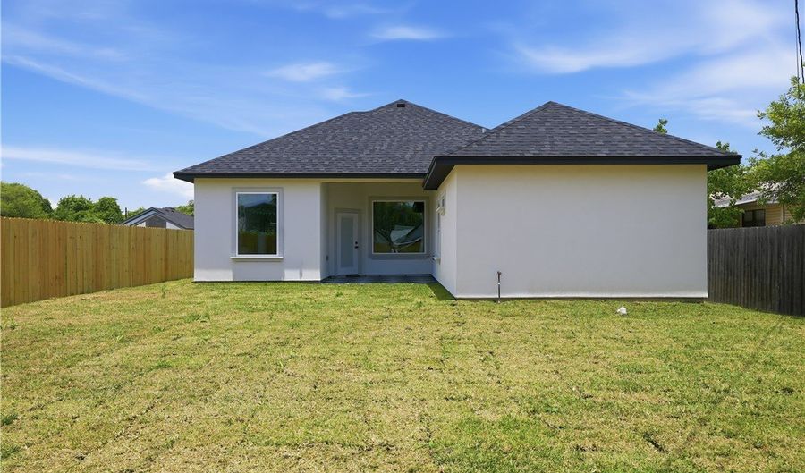 151 N 9th St, Aransas Pass, TX 78336 - 3 Beds, 2 Bath