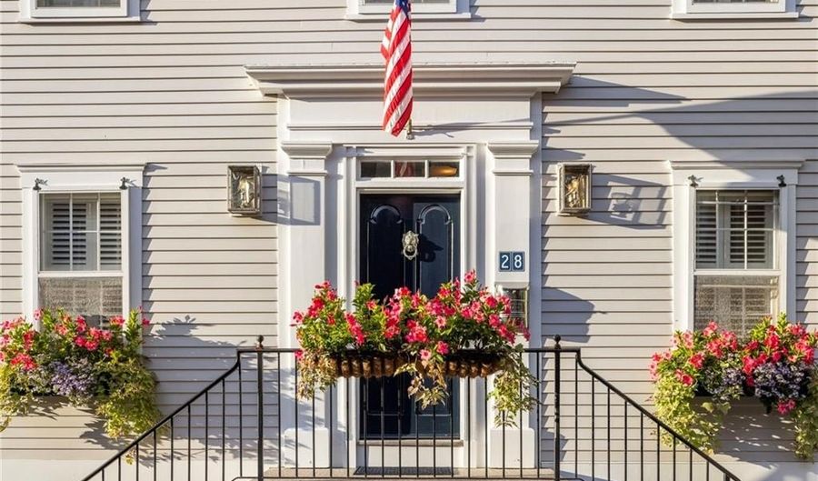 28 John St, Newport, RI 02840 - 4 Beds, 4 Bath