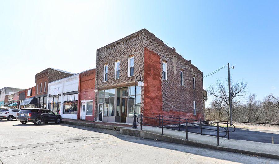 207 W Main St, Ash Grove, MO 65604 - 2 Beds, 2 Bath