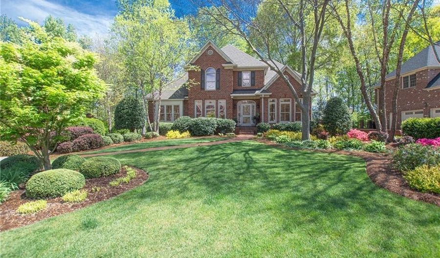 162 N Hiddenbrooke Dr, Advance, NC 27006 - 4 Beds, 5 Bath