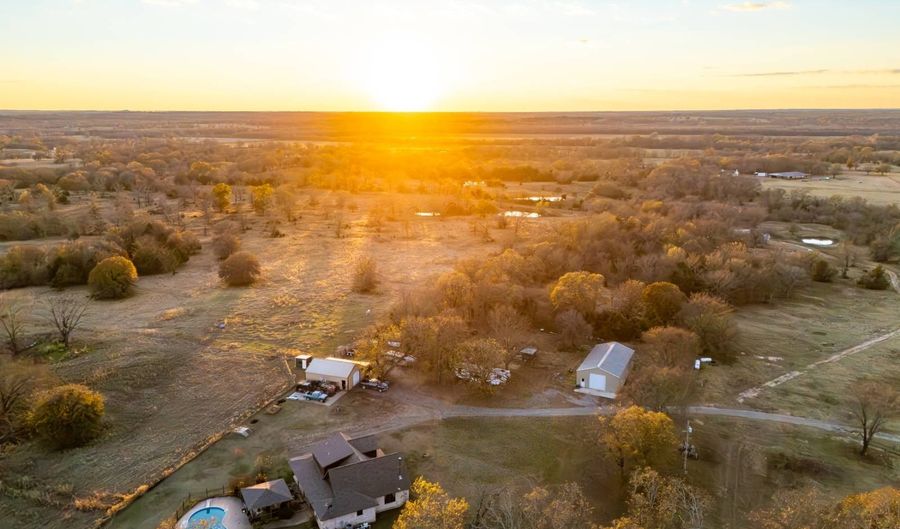 8667 W Hardwood Rd, Atoka, OK 74525 - 4 Beds, 2 Bath