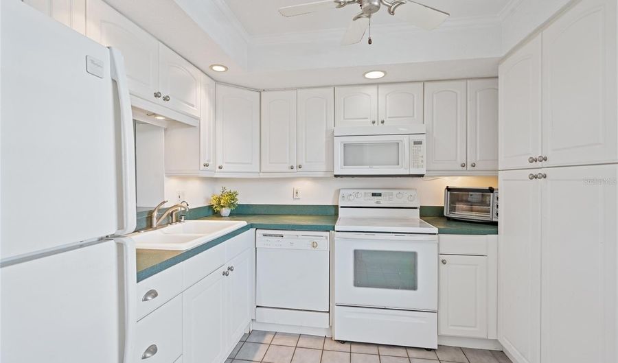 2621 COVE CAY Dr 407, Clearwater, FL 33760 - 2 Beds, 2 Bath