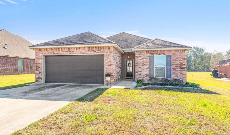 8951 Rue Blanc, Abbeville, LA 70510 - 3 Beds, 2 Bath
