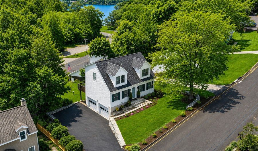 15 Berkshire Dr, Brookfield, CT 06804 - 3 Beds, 4 Bath