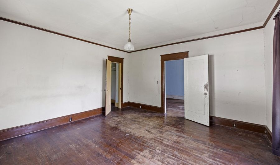 308 W Main St, Atkins, AR 72823 - 5 Beds, 2 Bath