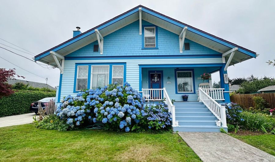830 DIVISION St SE, Bandon, OR 97411 - 3 Beds, 3 Bath