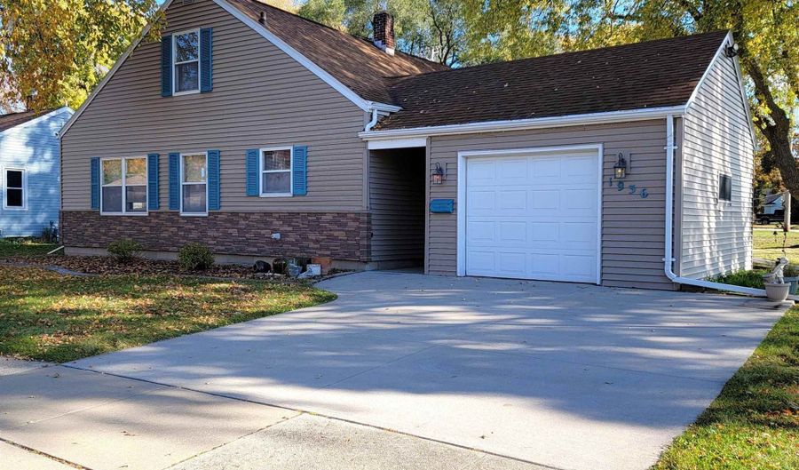 1936 S ADAMS St, Appleton, WI 54915 - 2 Beds, 1 Bath