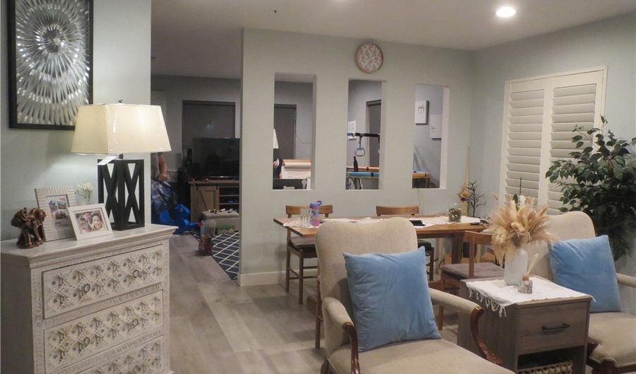 406 E Ctr, Anaheim, CA 92805 - 3 Beds, 3 Bath