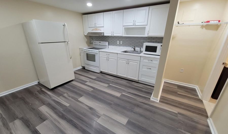 5116 CAVERLY Pl, Beltsville, MD 20705 - 2 Beds, 1 Bath