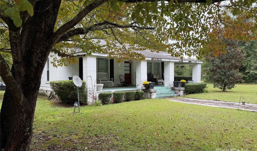 304 Blackmon St N, Bethune, SC 29009 - 3 Beds, 2 Bath