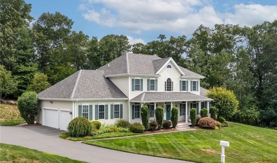 31 Bourque Rd, Cumberland, RI 02864 - 5 Beds, 4 Bath