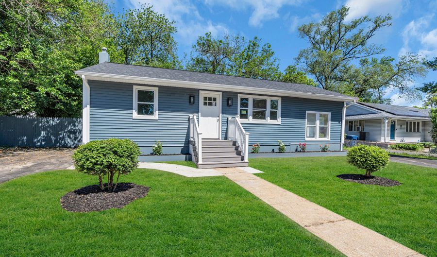 136 Pacific Ave, Beachwood, NJ 08722 - 4 Beds, 2 Bath