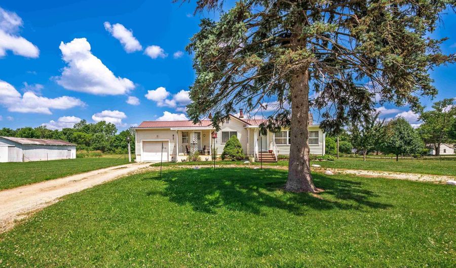 740 E Powers St, Albany, IN 47320 - 3 Beds, 1 Bath
