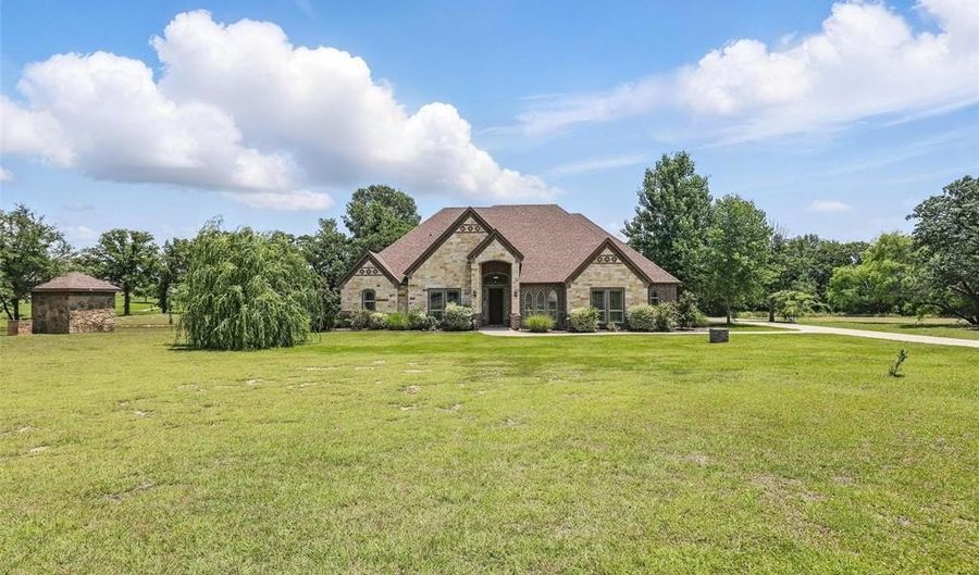 209 Ellis Creek Dr, Weatherford, TX 76085 - 4 Beds, 4 Bath