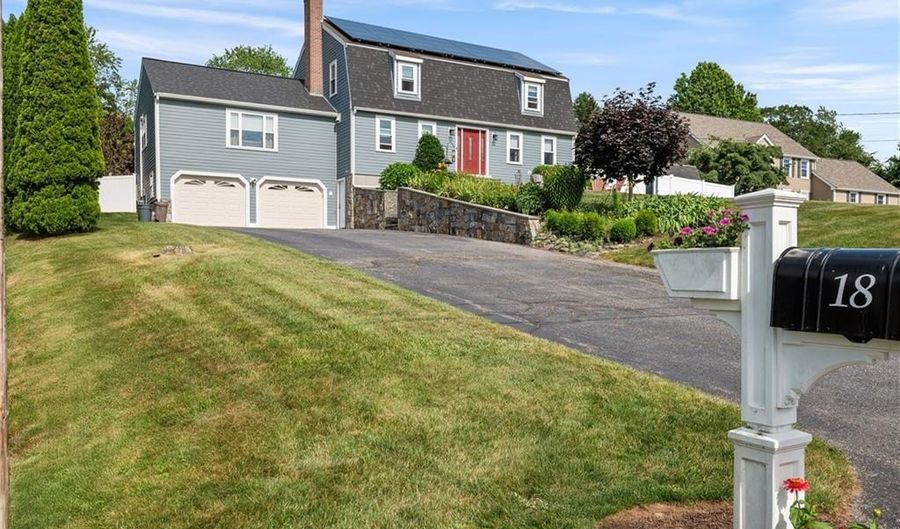 18 Valley Stream Dr, Cumberland, RI 02864 - 3 Beds, 3 Bath