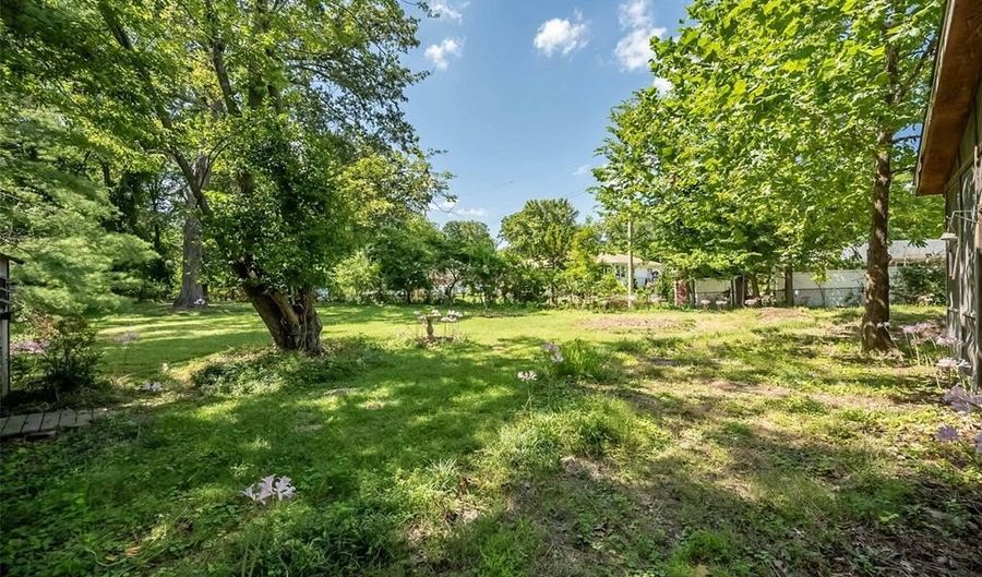 119 Smith Dr, Ballwin, MO 63011 - 3 Beds, 2 Bath