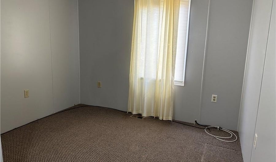 35 Sherwood Valley Ln, Coventry, RI 02816 - 2 Beds, 1 Bath