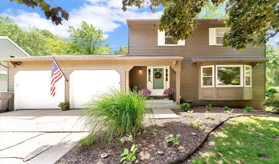 486 Edgeworthe Dr SE, Ada, MI 49301 - 4 Beds, 4 Bath