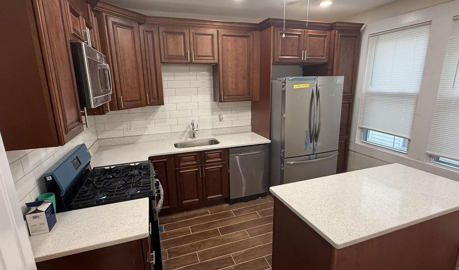 40 E 4TH St 2Nd Floor, Bayonne, NJ 07002 - 3 Beds, 1 Bath