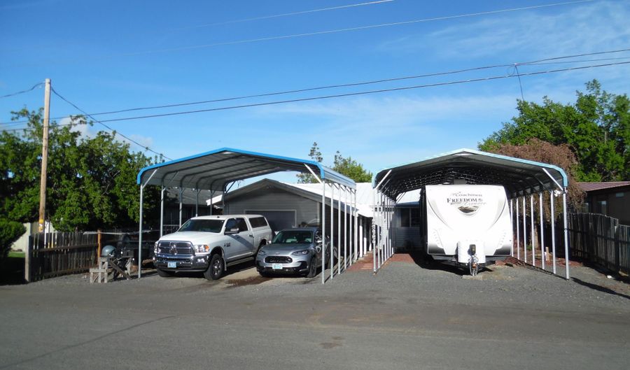 2866 Carroll Ave, Bonanza, OR 97623 - 2 Beds, 1 Bath