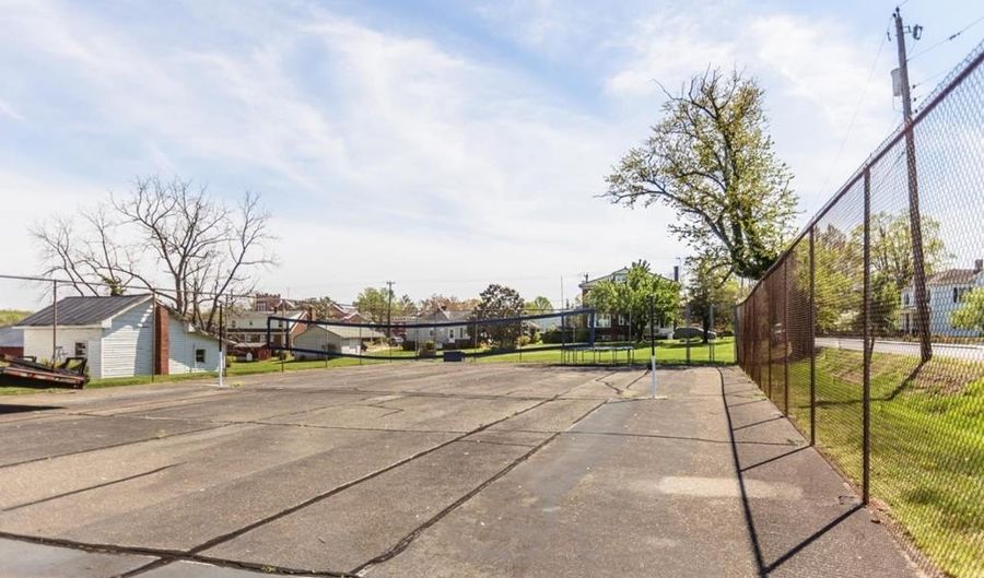 151 Burke St, Appomattox, VA 24522 - 5 Beds, 3 Bath