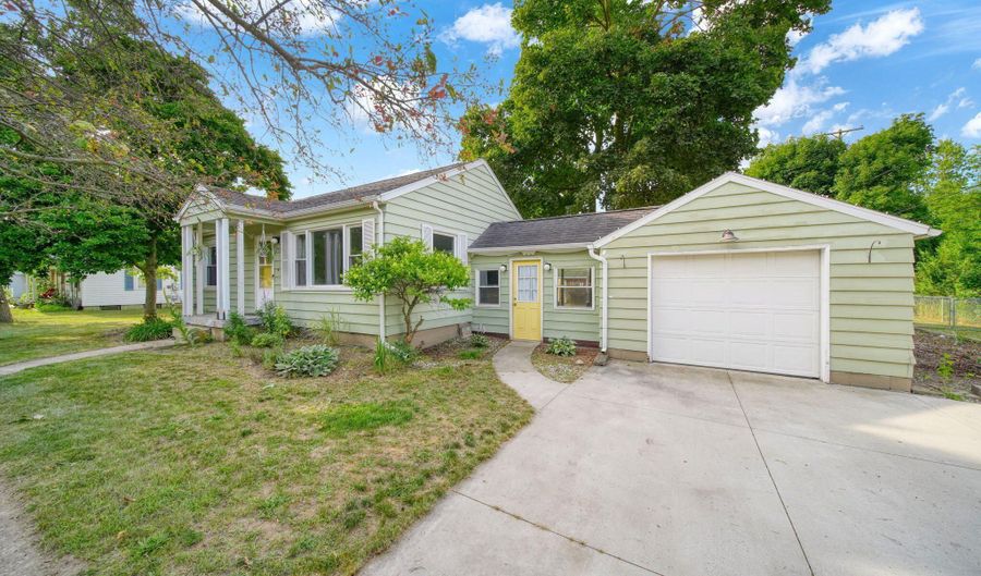 2519 Airport Rd, Adrian, MI 49221 - 2 Beds, 2 Bath