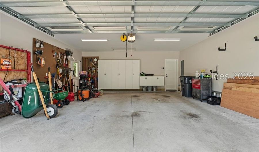 24 Alumni Rd, Beaufort, SC 29907 - 4 Beds, 3 Bath