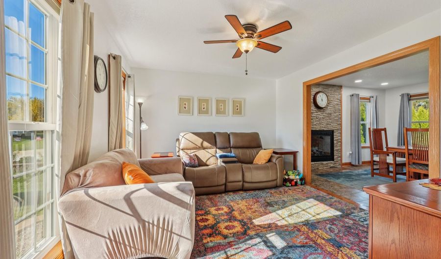 1340 NE 134th Ave, Alleman, IA 50007 - 4 Beds, 3 Bath