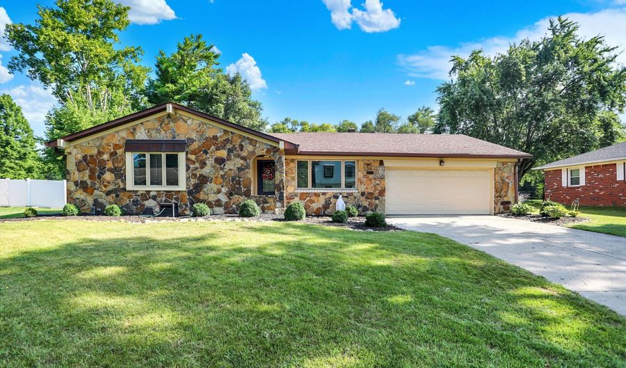 830 Yosemite Dr, Indianapolis, IN 46217 - 4 Beds, 2 Bath