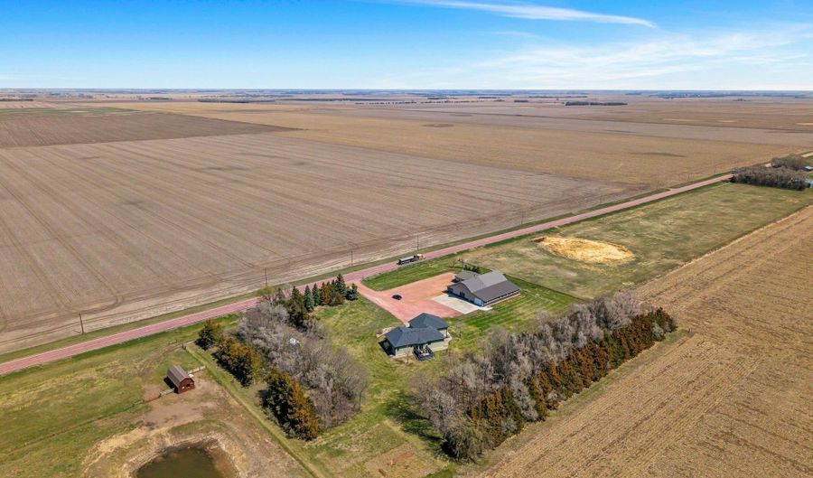 42119 SD Hwy 38, Alexandria, SD 57311 - 5 Beds, 3 Bath