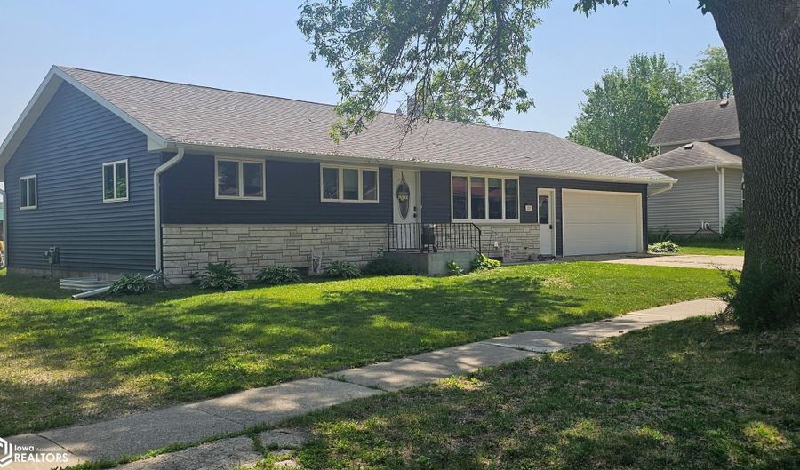 207 S Colby St, Algona, IA 50511 - 4 Beds, 4 Bath