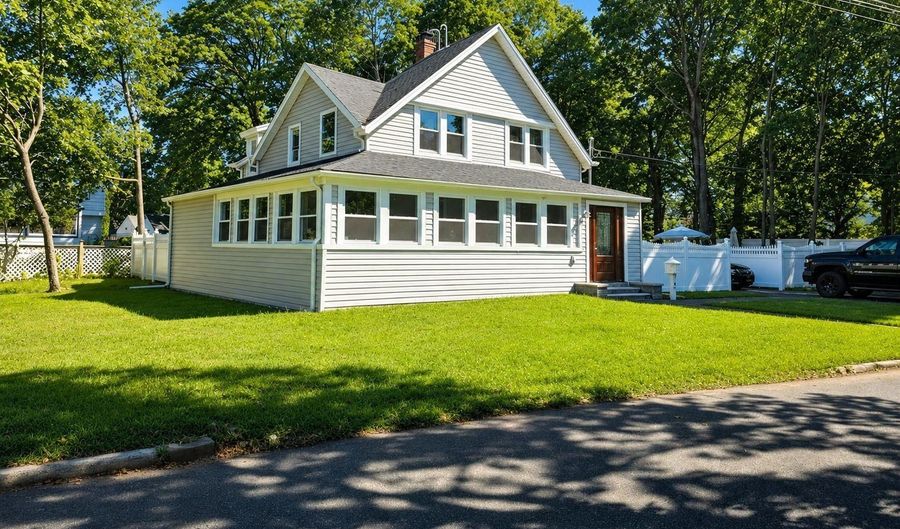 165 Cedar St, Amityville, NY 11701 - 4 Beds, 2 Bath