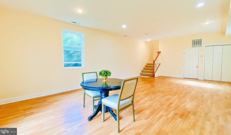 7313 BYRNELEY Ln, Annandale, VA 22003 - 8 Beds, 9 Bath