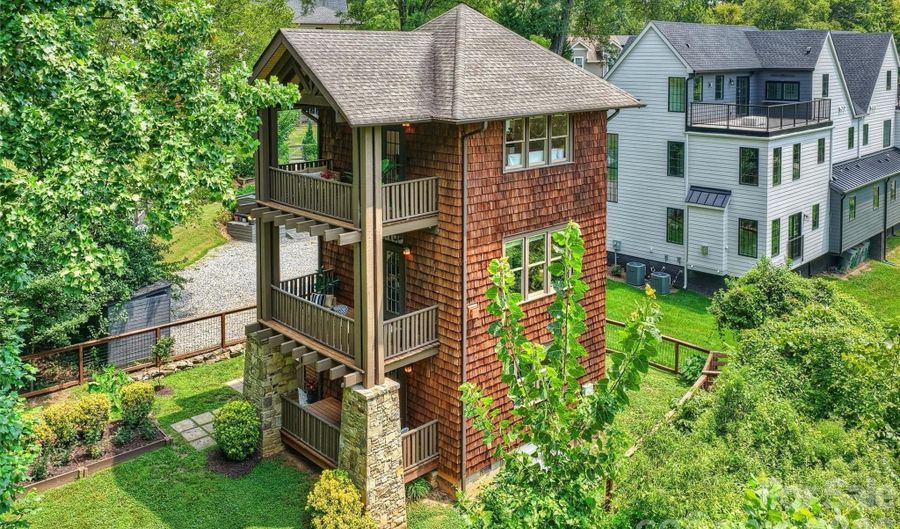 1611 Tippah Park Ct, Charlotte, NC 28205 - 2 Beds, 3 Bath