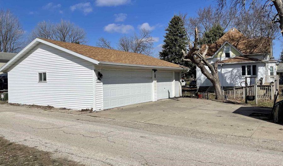 416 E North St, Algona, IA 50511 - 4 Beds, 1 Bath