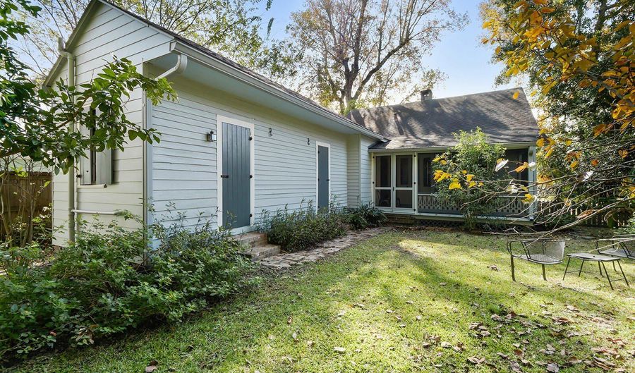 217 St Charles St, Bay St. Louis, MS 39520 - 2 Beds, 2 Bath