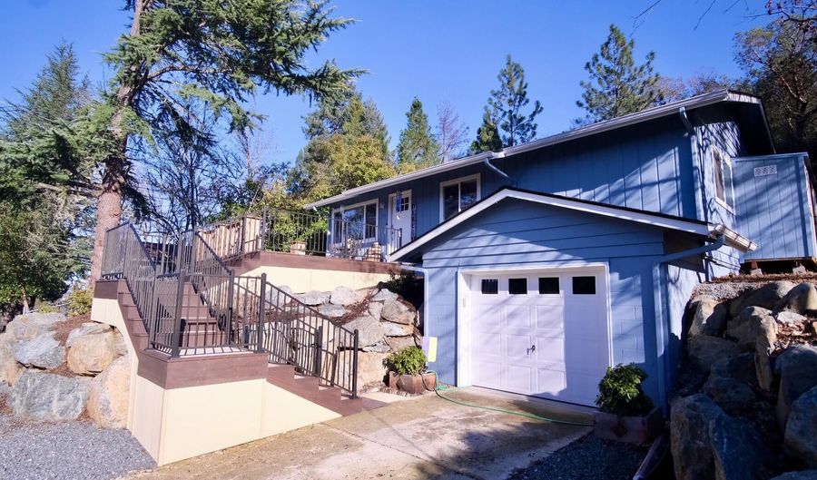 445 S 5th St, Jacksonville, OR 97530 - 3 Beds, 2 Bath