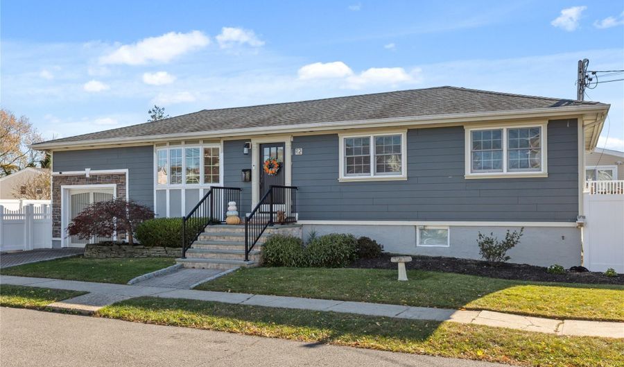 12 Georgia Rd, Amityville, NY 11701 - 3 Beds, 2 Bath