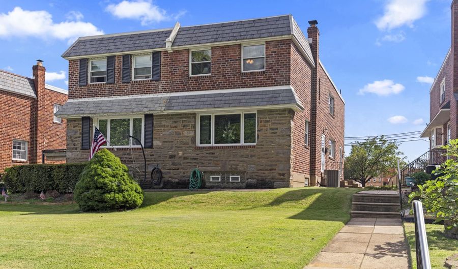 2842 SANDYFORD Ave, Philadelphia, PA 19152 - 3 Beds, 3 Bath