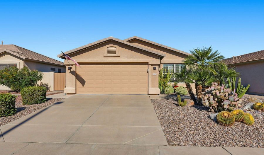 3180 E GLENEAGLE Dr, Chandler, AZ 85249 - 2 Beds, 2 Bath