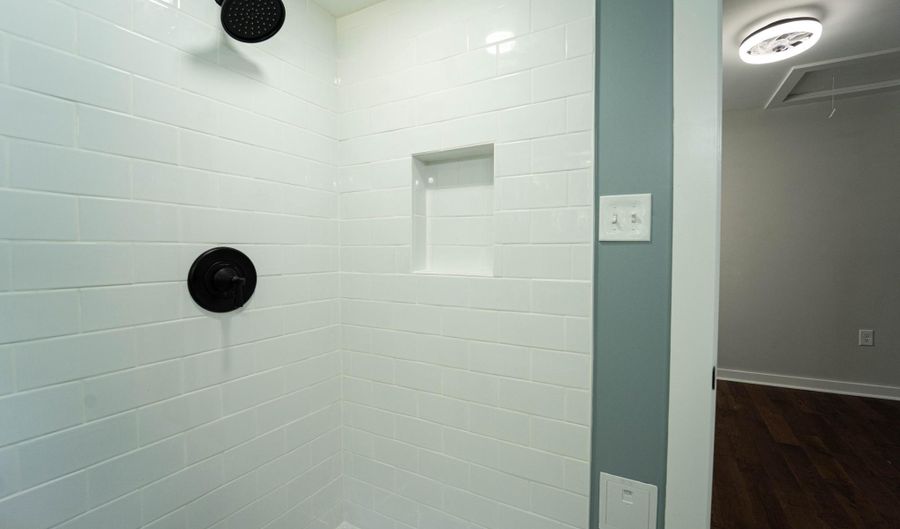 16 PAROLE St, Annapolis, MD 21401 - 2 Beds, 2 Bath