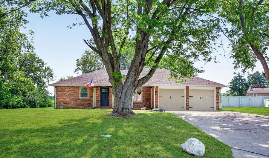 2227 Tartan Rd, Anderson, IN 46012 - 2 Beds, 2 Bath