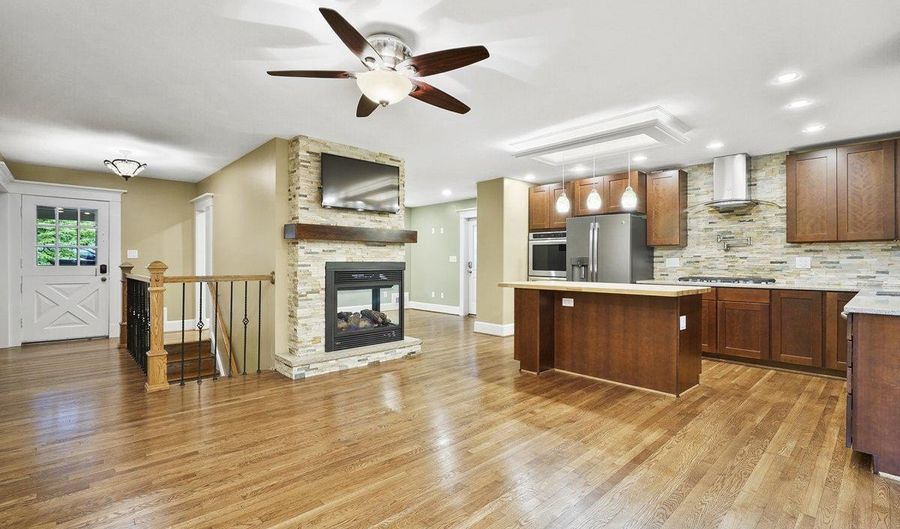 3903 IVYDALE Dr, Annandale, VA 22003 - 4 Beds, 3 Bath