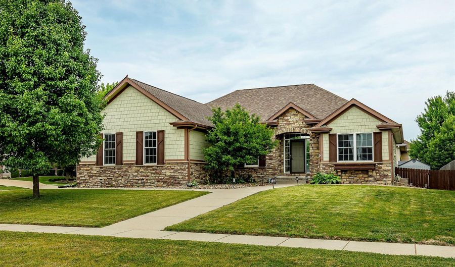 1736 Ashwood Dr SW, Altoona, IA 50009 - 4 Beds, 3 Bath