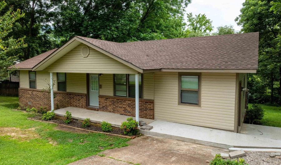 230 Kenneth St, Batesville, AR 72501 - 3 Beds, 2 Bath
