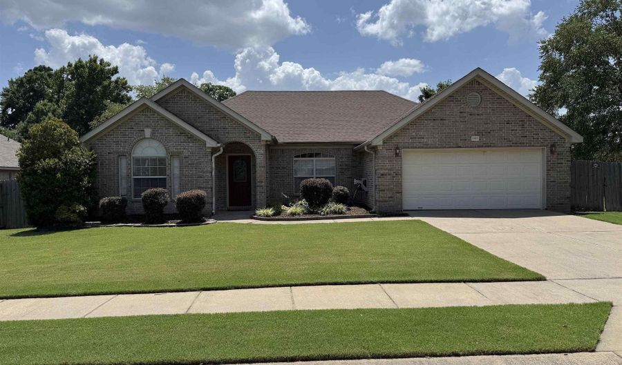 1995 Shelby Dr, Benton, AR 72015 - 3 Beds, 2 Bath
