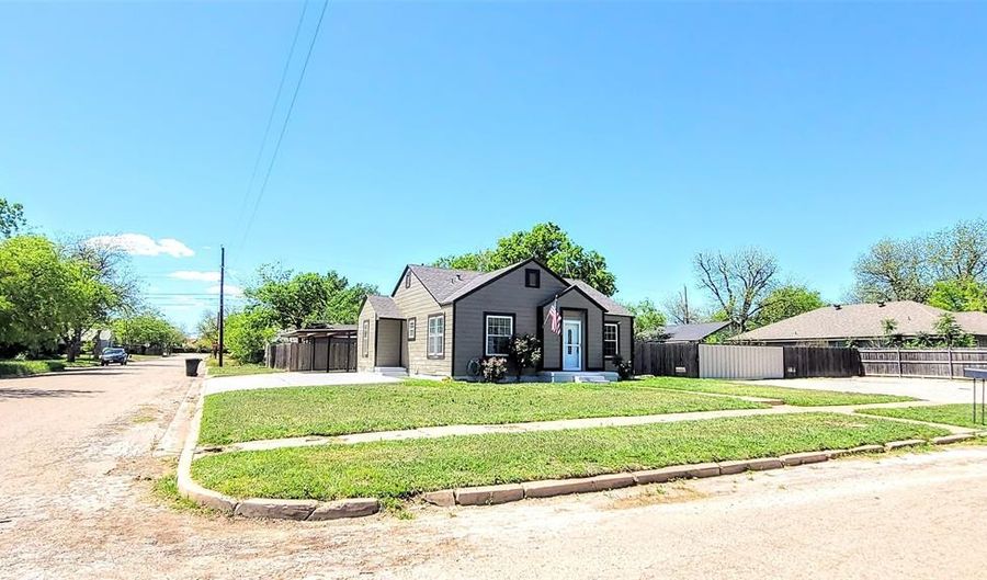 1018 S 16th St, Abilene, TX 79602 - 4 Beds, 3 Bath