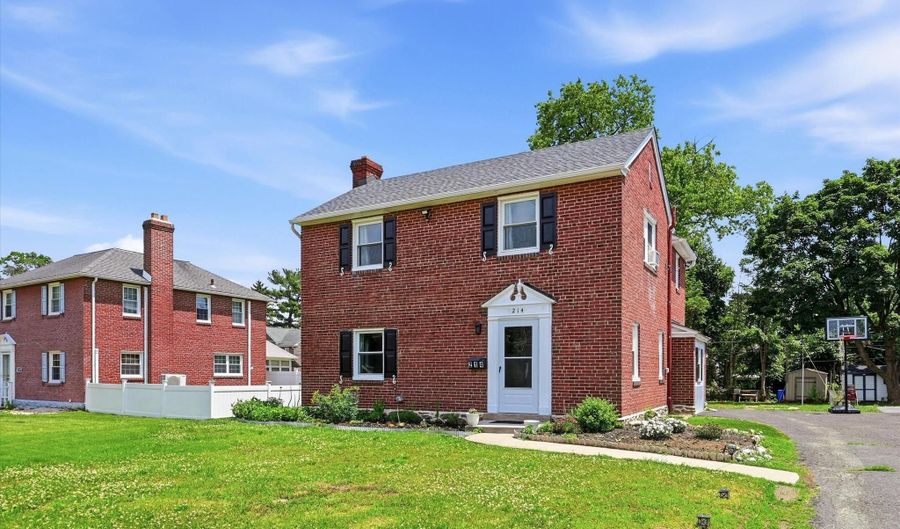 214 PRISCILLA Ln, Aldan, PA 19018 - 3 Beds, 3 Bath